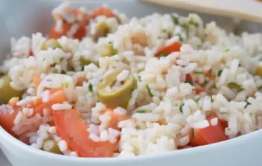 Ein erfrischender Reis-Salat mit buntem Gemüse und würziger Vinaigrette.