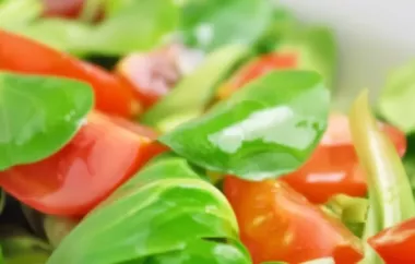 Ein erfrischender Salat mit Tomaten und Rucola.