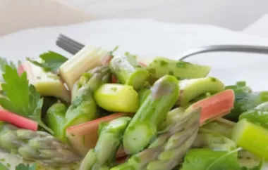 Ein erfrischender und gesunder Salat mit Rhabarber und Spargel