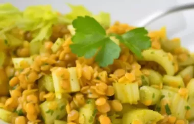 Ein exotischer und gesunder Salat mit roten Linsen und würzigem Curry Dressing.