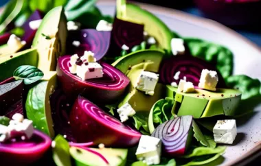 Ein gesunder und erfrischender Salat mit Rote Bete, Avocado und Feta