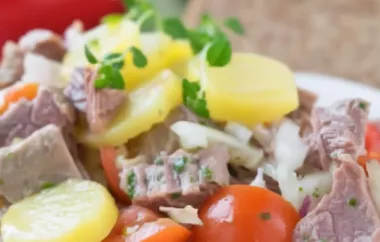 Ein herzhafter Rindfleischsalat mit Kartoffeln für Genießer