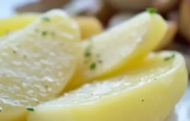 Ein klassisches deutsches Rezept für Kartoffelsalat mit Salzkartoffeln