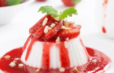 Ein köstliches Dessert: Panna Cotta mit frischen Erdbeeren