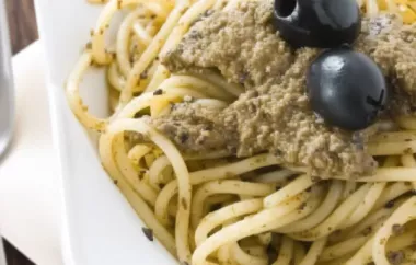 Ein köstliches Pesto aus schwarzen Oliven