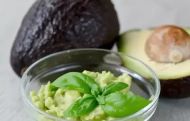 Ein köstliches Rezept für cremiges Avocado-Pesto mit Nudeln