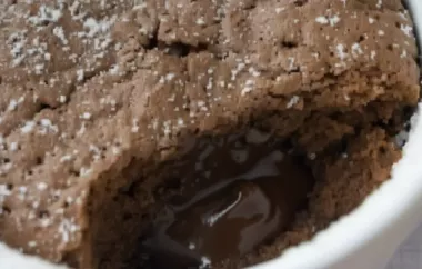 Ein köstliches Schokoladensoufflé mit einem verführerischen flüssigen Kern.