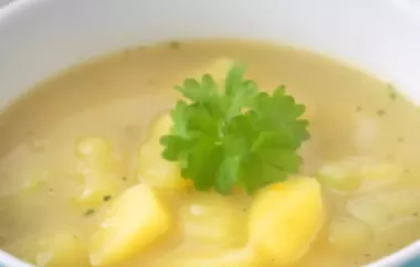 Eine herzhafte Lauchsuppe mit Erdäpfeln zum Genießen