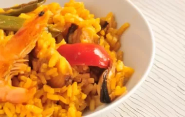 Eine köstliche Paella mit frischen Garnelen