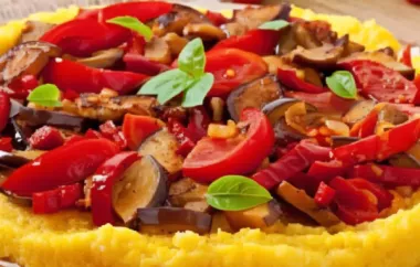 Eine köstliche vegetarische Alternative zur traditionellen Pizza mit knusprigem Polenta-Boden und bunter Gemüse-Belag.