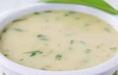 Eine leckere und gesunde Suppe mit frischem Bärlauch