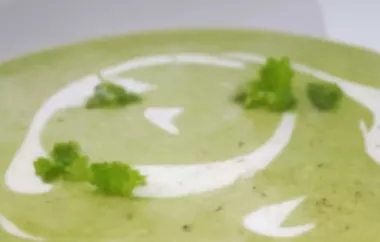 Erfrischend und aromatisch: Erbsensuppe mit Joghurt und Minze