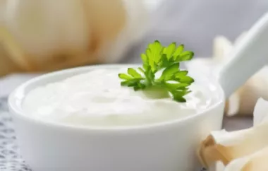 Erfrischende Joghurt-Knoblauch-Sauce für jede Gelegenheit