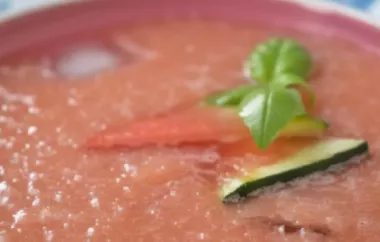 Erfrischende Melonensuppe mit einem Hauch Minze für heiße Sommertage