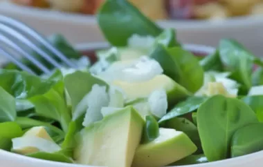 Erfrischender Avocado-Vogerlsalat mit Zitronen-Dressing