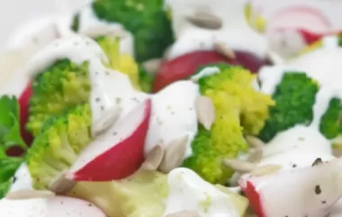Erfrischender Brokkoli-Radieschen-Salat mit Joghurtdressing