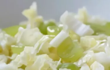 Erfrischender Chinakohl-Trauben-Salat mit Joghurtdressing