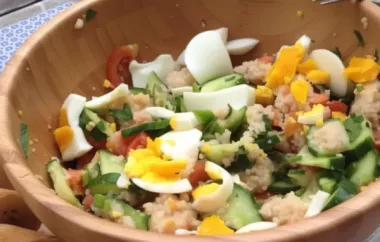 Erfrischender Couscous-Salat mit buntem Gemüse und Feta