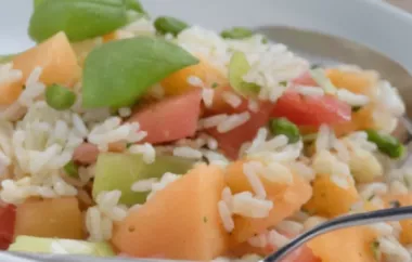 Erfrischender mediterraner Melonensalat mit Reis