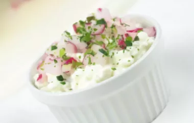 Erfrischender Radieschen Salat mit cremigem Hüttenkäse