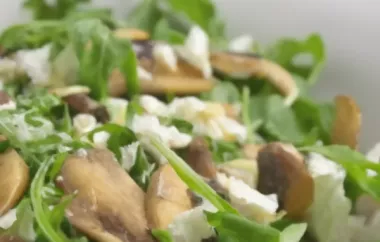 Erfrischender Rucola-Salat mit herzhaften Champignons