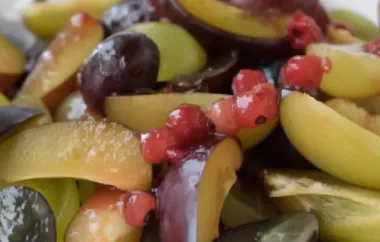 Erfrischender Sommergenuss: Zwetschken Trauben Salat