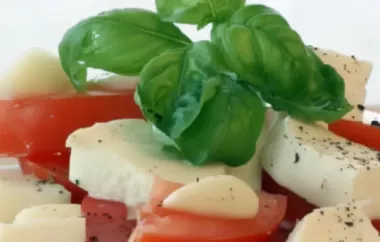 Erfrischender Tomaten-Mozzarella-Salat mit Basilikumdressing