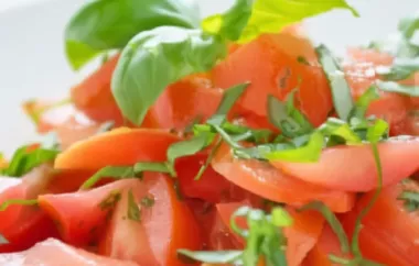 Erfrischender Tomatensalat mit Basilikum und Mozzarella
