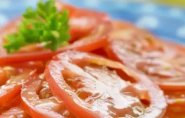 Erfrischender Tomatensalat mit würzigem Senf-Dressing