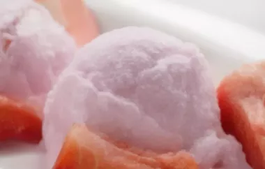 Erfrischendes Joghurt-Erdbeer-Eis für heiße Sommertage