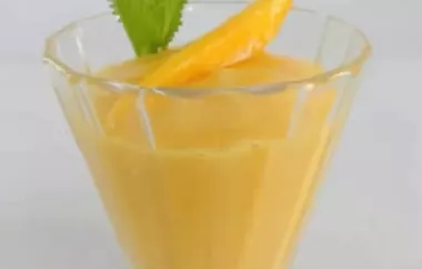Erfrischendes und fruchtiges Dessert mit Mango und Joghurt