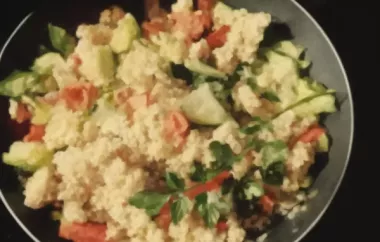 Frischer Couscous-Salat mit Gemüse und Kräutern