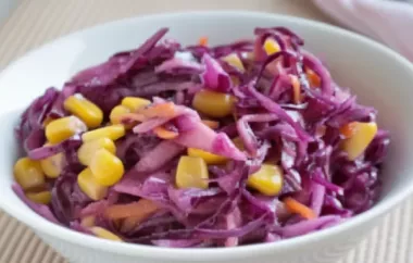 Frischer und knackiger Rotkraut-Karottensalat
