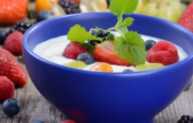 Fruchtiger Obstsalat mit erfrischendem Joghurtdressing