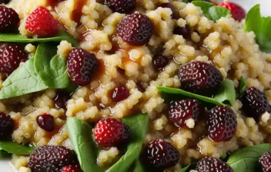 Fruchtiger Quinoa-Auflauf mit frischen Beeren und Mandeln