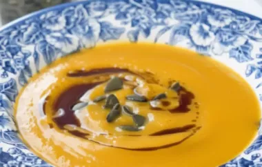 Genießen Sie diese köstliche und wärmende Orangen-Kürbis-Suppe
