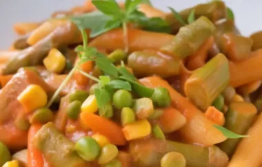 Gesunde Vollkornpasta mit buntem Gemüse verfeinert mit italienischen Kräutern und geriebenem Parmesan