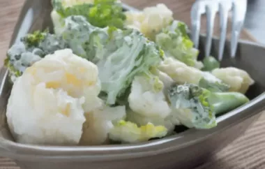 Gesunder Karfiol-Broccoli-Salat mit Honig-Dijon-Dressing