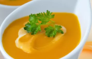 Herbstliche Linsen-Kürbis-Suppe mit krossen Speckwürfeln
