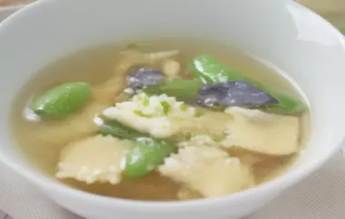 Herzhafte Ravioli-Suppe mit Gemüse und Kräutern
