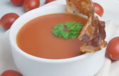 Herzhafte Tomatensuppe mit knusprigem Speck