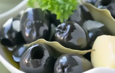 Köstliche eingelegte Oliven für Antipasti