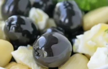 Köstliche eingelegte Oliven mit einem Hauch von Knoblauch