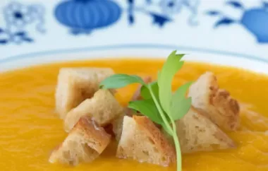Köstliche Karotten-Joghurt-Suppe mit frischem Gemüse