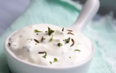 Köstlicher Kreuzkümmel-Dip mit Joghurt und Knoblauch