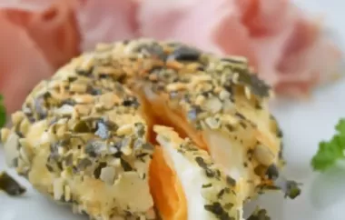 Köstliches gebackenes Ei umhüllt von knusprigen Kürbiskernen