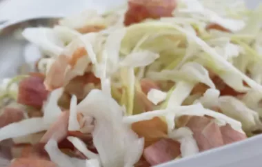 Krautsalat mit Speck - Ein köstliches und herzhaftes Beilagenrezept