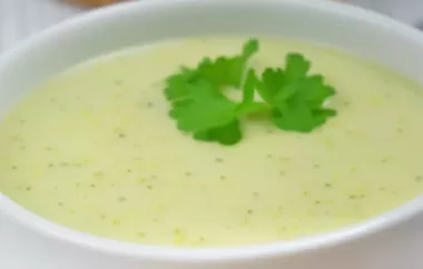 Leckere Brokkoli-Kokos-Suppe, die einfach zuzubereiten ist