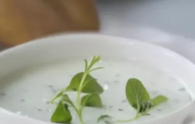 Leckere Buttermilchsuppe mit frischem Gemüse
