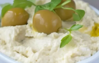 Leckere grüne Olivenpaste zum Verfeinern von Brötchen und Snacks